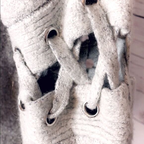 CHARLOTTE Russe Grey Fuzzy Sweater - Picture 5 of 7